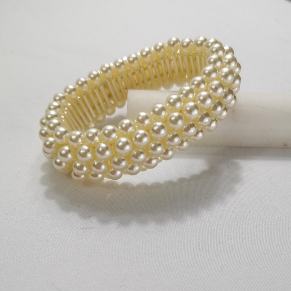 *Free Add-on* Pearl Statement Bracelet - Picture 1 of 4